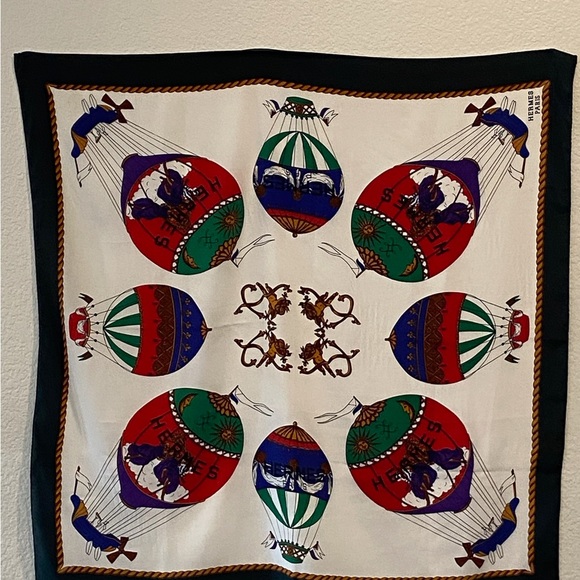 Hermès Vintage Balloon Scarf!! - Picture 5 of 5